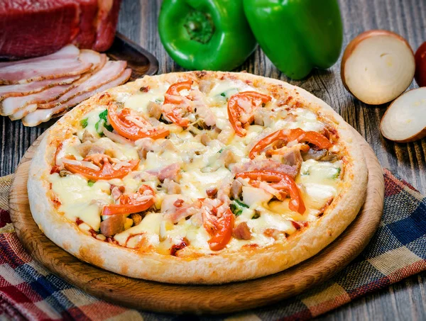 Küçük pizza domates ve peynir 1