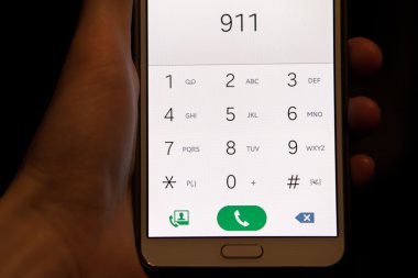 El ile acil durum numarası 911'i cep telefonu