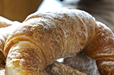 sıcak ve lezzetli kruvasan