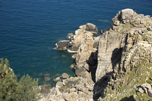 La costa rocosa del mar del sur de China — Foto de Stock