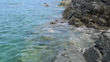 Deniz ve volkanik kaya