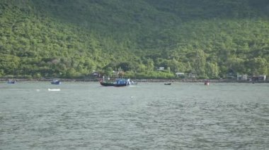  balıkçı teknesini deniz üzerinde yola çıkacak.