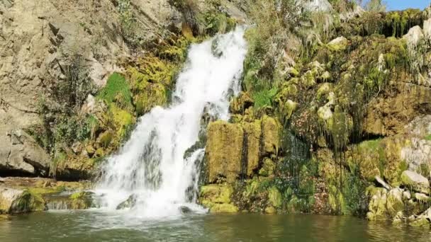 Cascada en la mina de carbón — Vídeo de stock