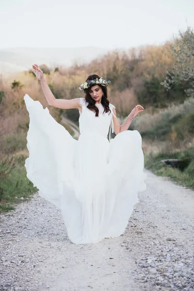 Portrait of bohemian bride in nature, with white dress and crown — Stock Photo, Image