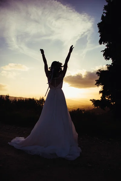 Bride at sunset, in nature — Stock Photo, Image