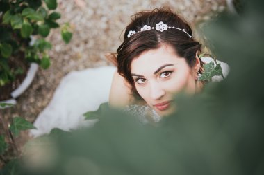 doğa içine mutlu güzel gelin