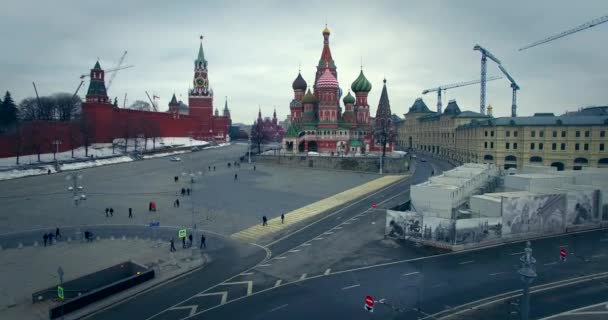 Кремль та собор Василя блаженного на Червоній площі. Літній день. — стокове відео