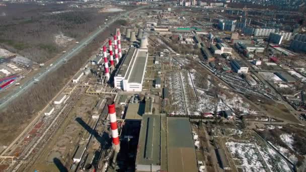 2 개의 빨간 굴뚝 열 electropower 역 — 비디오