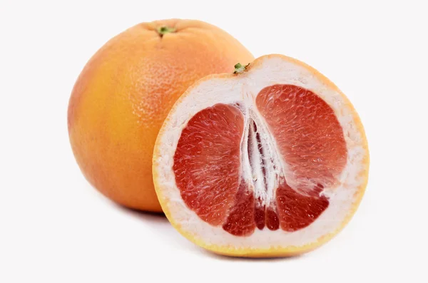 Beyaz arkaplanda greyfurt