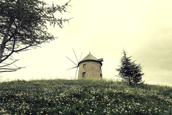 Vieux moulin en pierre turque style rétro — Photo