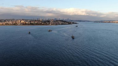 İstanbul, Türkiye. Mavi Cami ile Sultanahmet ve Altın Boynuzlu Ayasofya (Ayasofya). Topkapı Sarayı hava görüntüsü.   