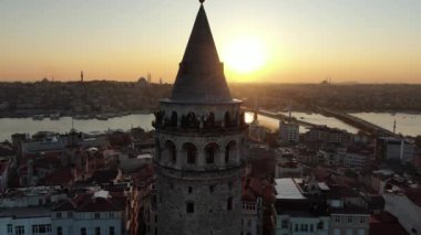 Golden Horn istanbul ile hava manzaralı galata kulesi. İstanbul şehrinin havadan görünüşü