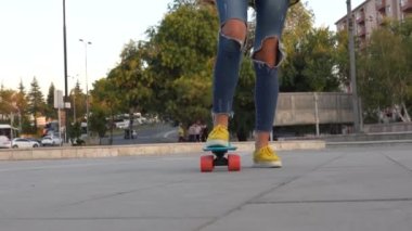 Parktaki kaykayın yakın çekimi.  