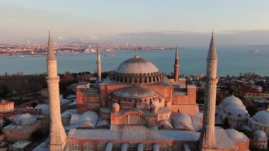 Gündoğumunda İstanbul Ayasofya Müzesi 'nin insansız hava aracı atışları. Ayasofya Camii    
