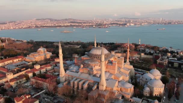 位于太阳升起的伊斯坦布尔海格索菲亚博物馆的无人机射击事件 Hagia Sophia清真寺 — 图库视频影像