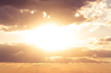 Güzel gün batımı gökyüzü bulutlu