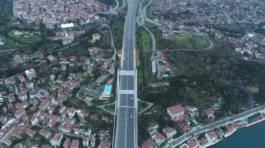 İstanbul Boğaz Köprüsü, Gökyüzü manzaralı 15 Temmuz Şehit Köprüsü. asma köprü araç trafiği  