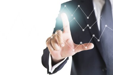 Sanal ekranda işadamının kesilen bölümü diyagram tuşuna basıyor 