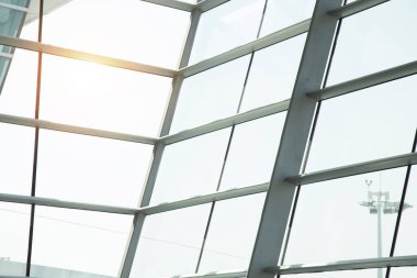 Modern iş merkezinin boş salonu. İç havaalanı. Havaalanı içi.