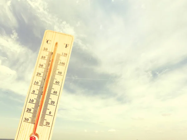 Thermometer Sehr Heißen Tagen Hohen Temperaturen Oder Warmen Umgebungsbedingungen Thermometer — Stockfoto