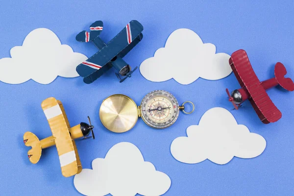 Aviones Juguete Sobre Fondo Cielo Azul Con Nubes Papel — Foto de Stock