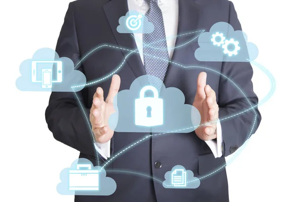 Sanal ekranda iş adamının kesilen bölümü bulut güvenlik düğmesine basıyor 