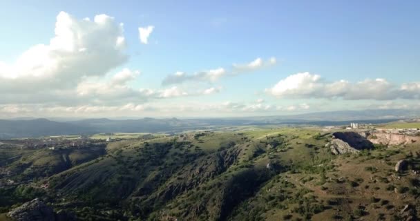 谷と山ドローン映像4K 七面鳥マウンテンパス 日当たりの良いトルコの山々のドローン撮影アンカラ — ストック動画