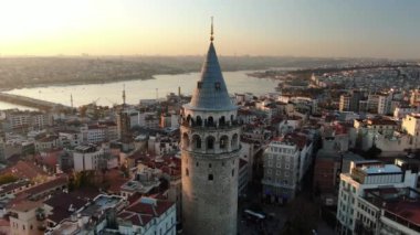 Golden Horn istanbul ile hava manzaralı galata kulesi. İstanbul şehrinin havadan görünüşü 