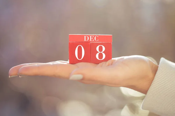 Closeup Female Hand Holding Red Wooden Calendar Red Wooden Cubes — Stock Photo, Image