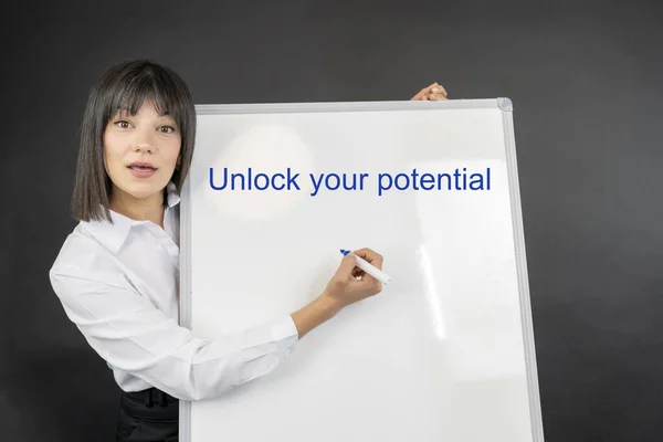 Erschließe Dein Potenzial Das Auf Whiteboards Geschrieben Steht Geschäftsfrau Whiteboard — Stockfoto