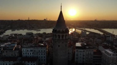 Golden Horn istanbul ile hava manzaralı galata kulesi. İstanbul şehrinin havadan görünüşü