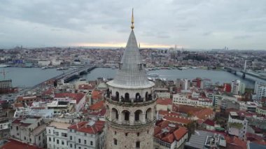 Golden Horn istanbul ile hava manzaralı galata kulesi. İstanbul şehrinin havadan görünüşü