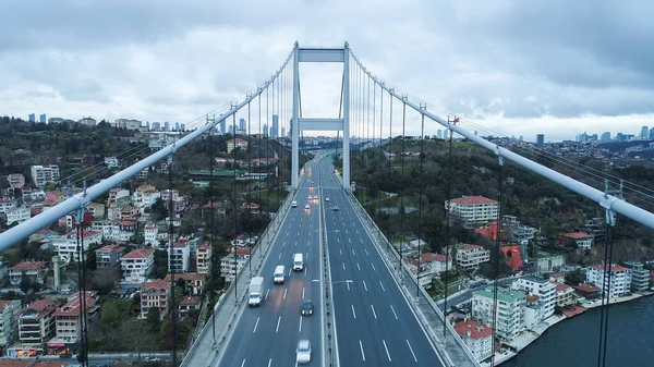 伊斯坦布尔博斯普鲁斯桥 7月15日 从空中看烈士桥 吊桥车辆交通 — 图库照片