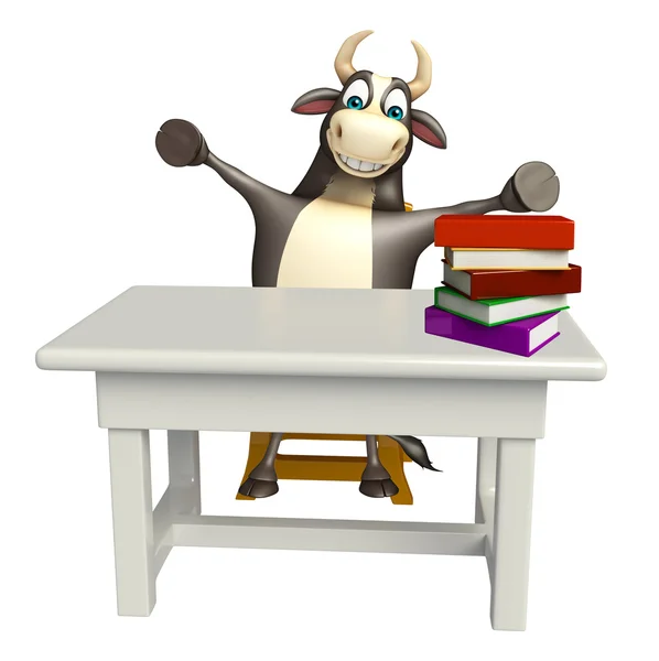 Personagem de desenho animado Bull com mesa e cadeira e pilha de livros — Fotografia de Stock