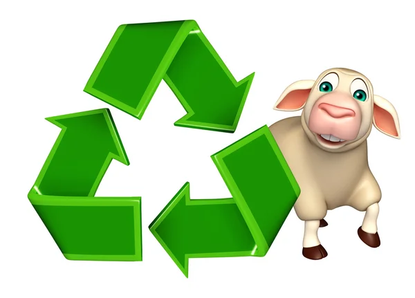 Divertido personagem de desenho animado de ovelha com sinal de reciclagem — Fotografia de Stock