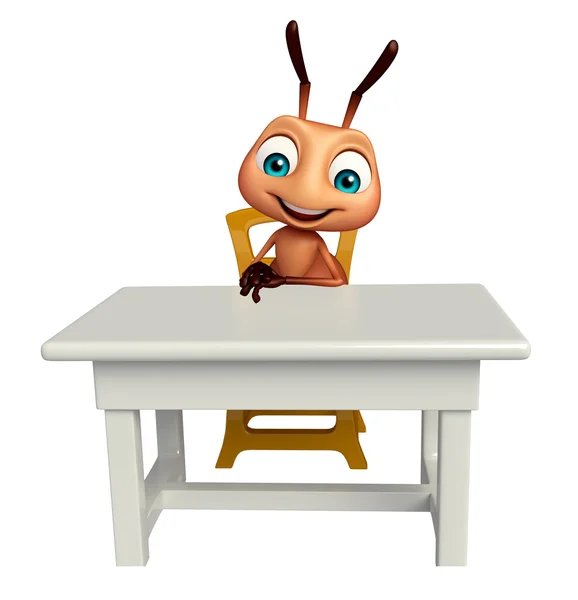 Милый персонаж мультфильма Ant со столом и стулом — стоковое фото