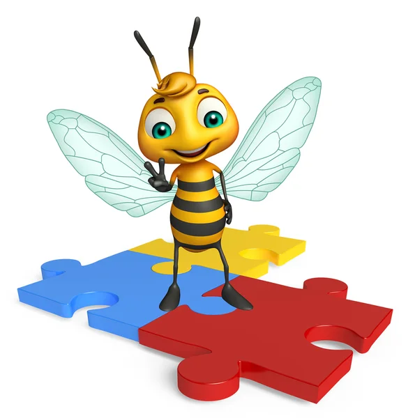 Веселый персонаж мультфильма о пчеле с головоломкой — стоковое фото