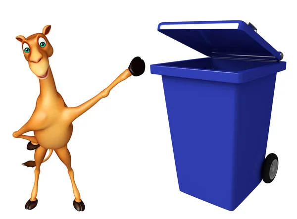Personagem bonito dos desenhos animados de camelo com lixo — Fotografia de Stock