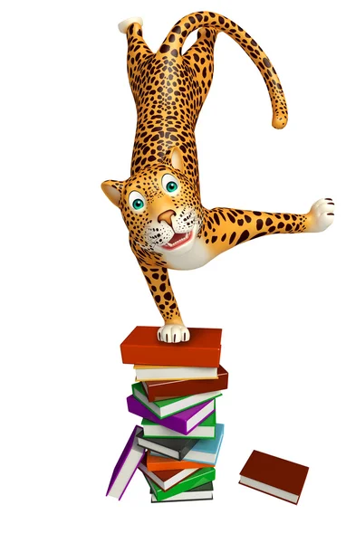 Διασκέδαση Leopard χαρακτήρα κινουμένων σχεδίων με το βιβλίο — Φωτογραφία Αρχείου