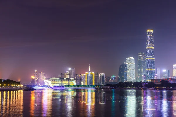 Guangzhou Pearl River yeni şehir Cbd gece görünümü