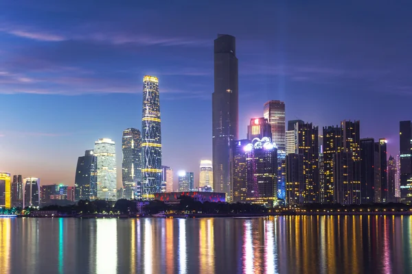 Guangzhou Pearl River yeni şehir Cbd gece görünümü