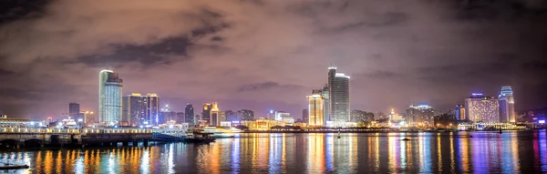 Xiamen şehir gece görünümü
