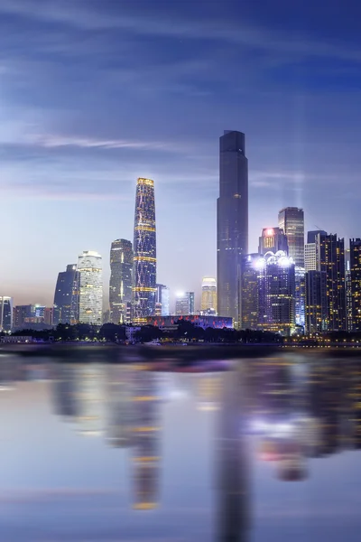 Guangzhou Pearl River yeni şehir Cbd gece görünümü