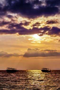 Akşam deniz gemi yelken