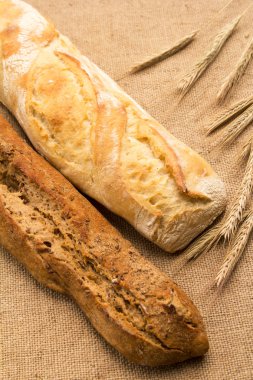 Siyah ve beyaz ekmek ve Sivas'tan kulaklara