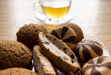 yeşil çay ve kurabiye