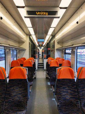 Slovak Demiryolları yolcu treninin içi..