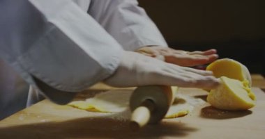 Şef romantik İtalyan oklava slowmotion kullanma