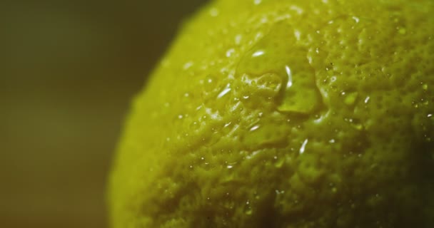 Lemon in extreme close up — Stock video