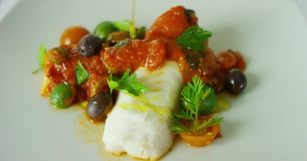 Fish plate in extreme slow motion with professional italian chef execute — Stock Video